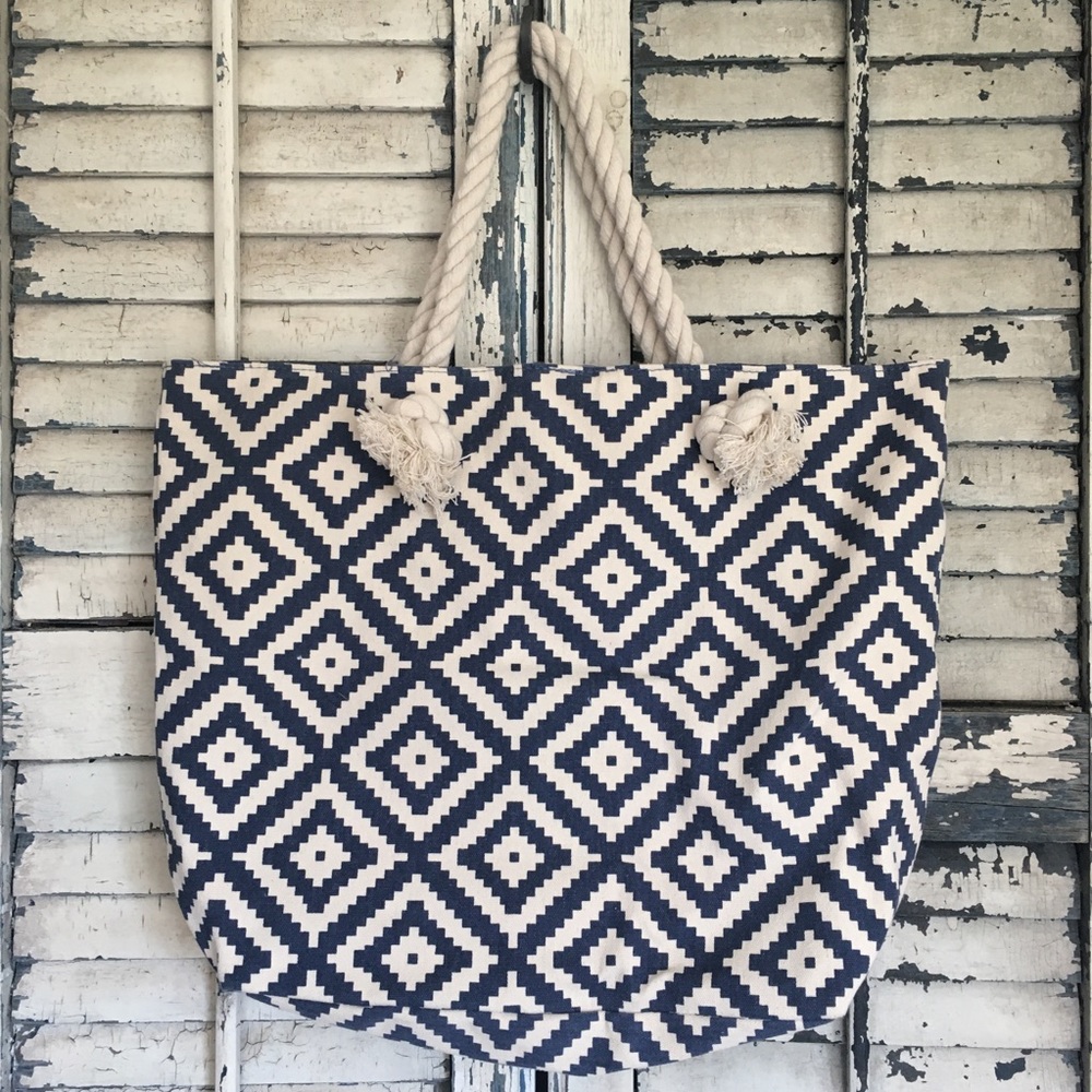 NWOT Summer & Rose Navy and Cream Beach Tote